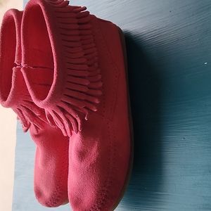 Brand new girls size 4 minnetonka moccasins